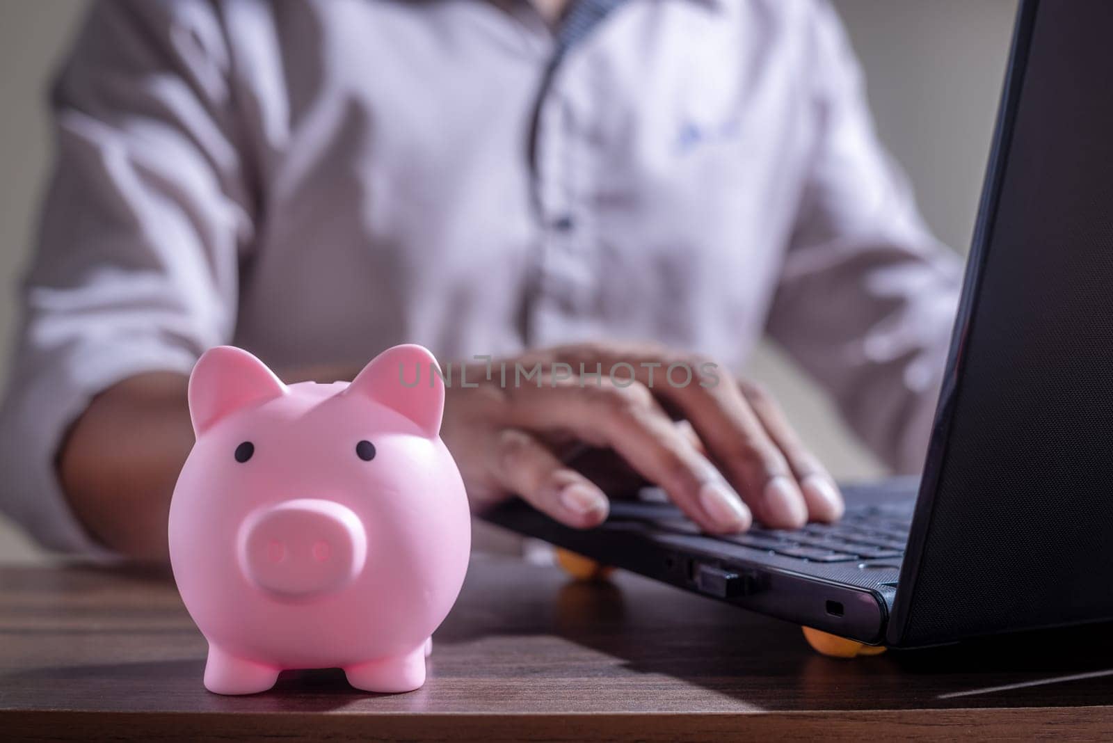Online Banking And Internet Banking Savings Concept, Online Investment Savings, Online Stock Investors, Internet Financial Transactions, Save Monney for Investors Using Internet to Trade Stocks or Trade Fund