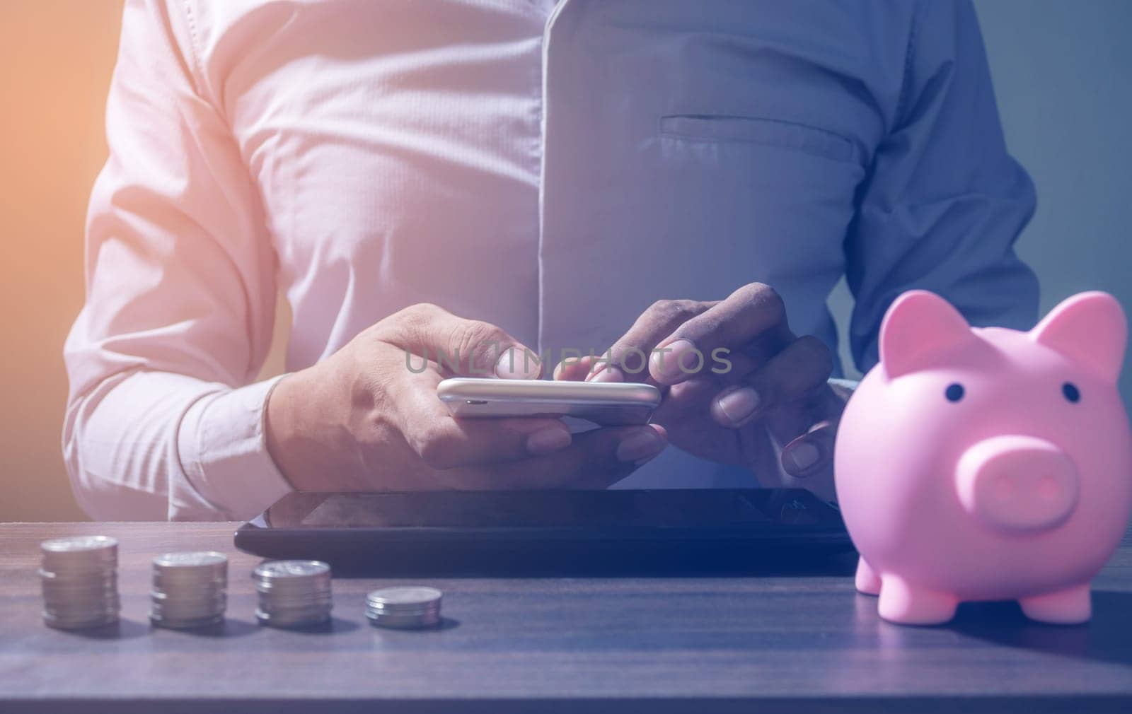 Online Banking Savings Concept, Online Investment Savings, Online Stock Investors, Internet Financial Transactions, Save Monney for Investors Using Internet to Trade Stocks or Trade Fund, Vintage