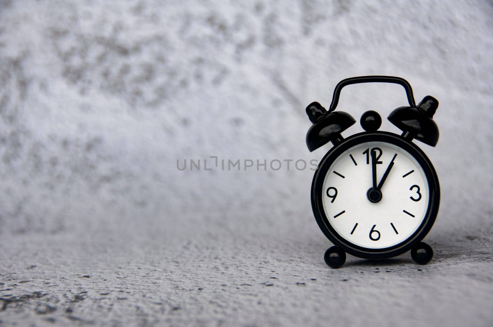 Alarm clock pointing at 1 o'clock with customizable space for ideas or text. Copy space and time concept