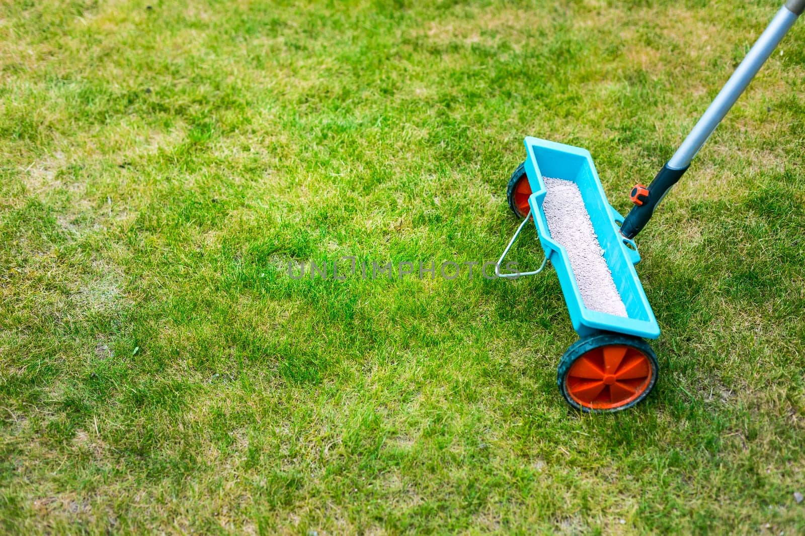 Lawn care - Lawn Spring Fertilization tool