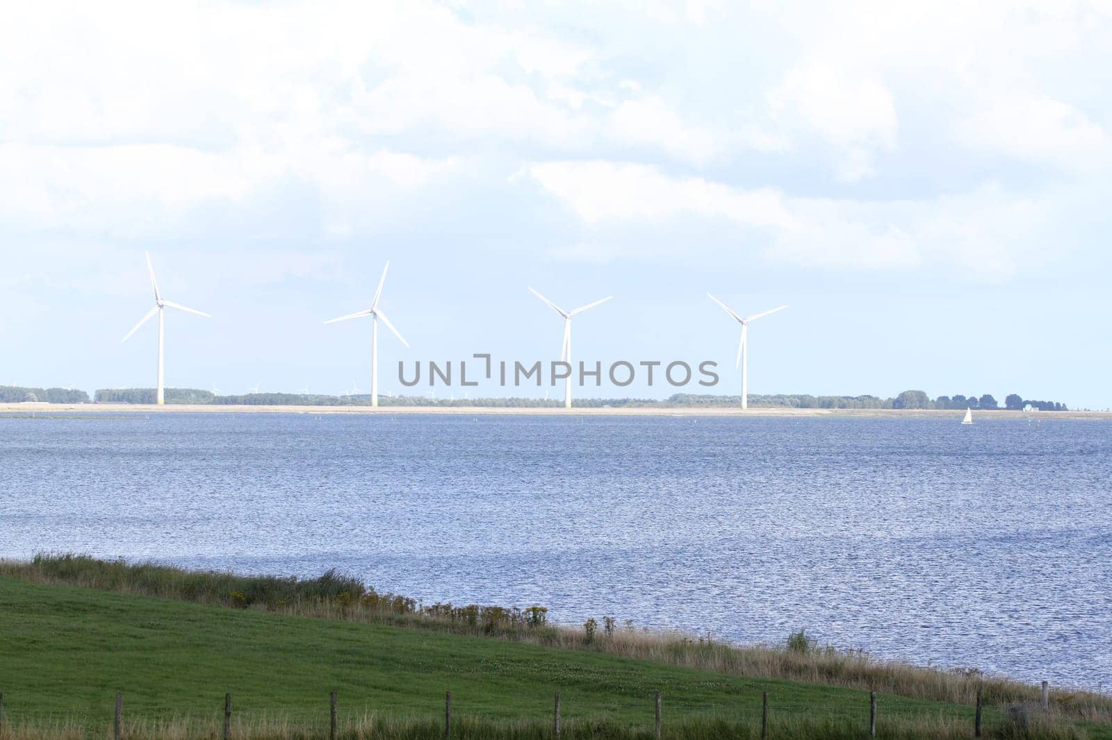 The North Sea in Herkingen, the Netherlands.Die Nordsee bei Herkingen, in den Niederlanden.