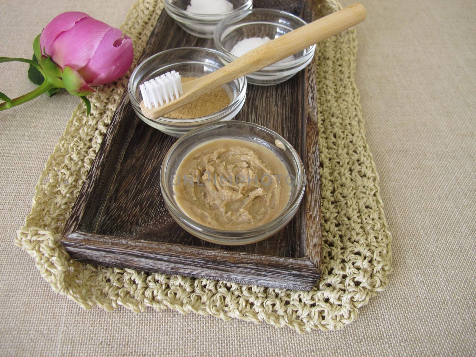 Homemade toothpaste recipe with coconut oil, xylitol and medicinal clay