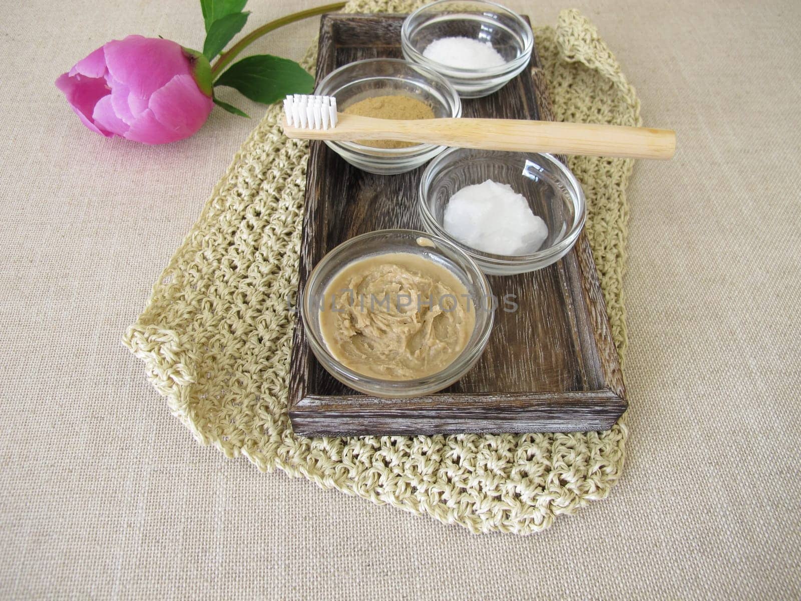 Homemade toothpaste recipe with coconut oil, xylitol and medicinal clay