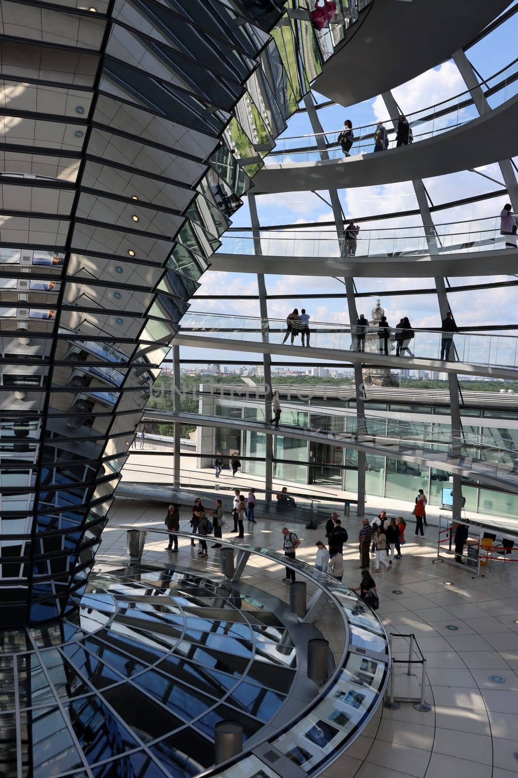Glaskuppel auf dem Reichstagsgebäude, Deutschland, Berlin