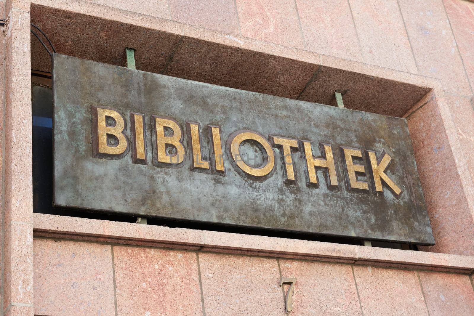 Reference to a public library in the old town of Wittenberg in Germany