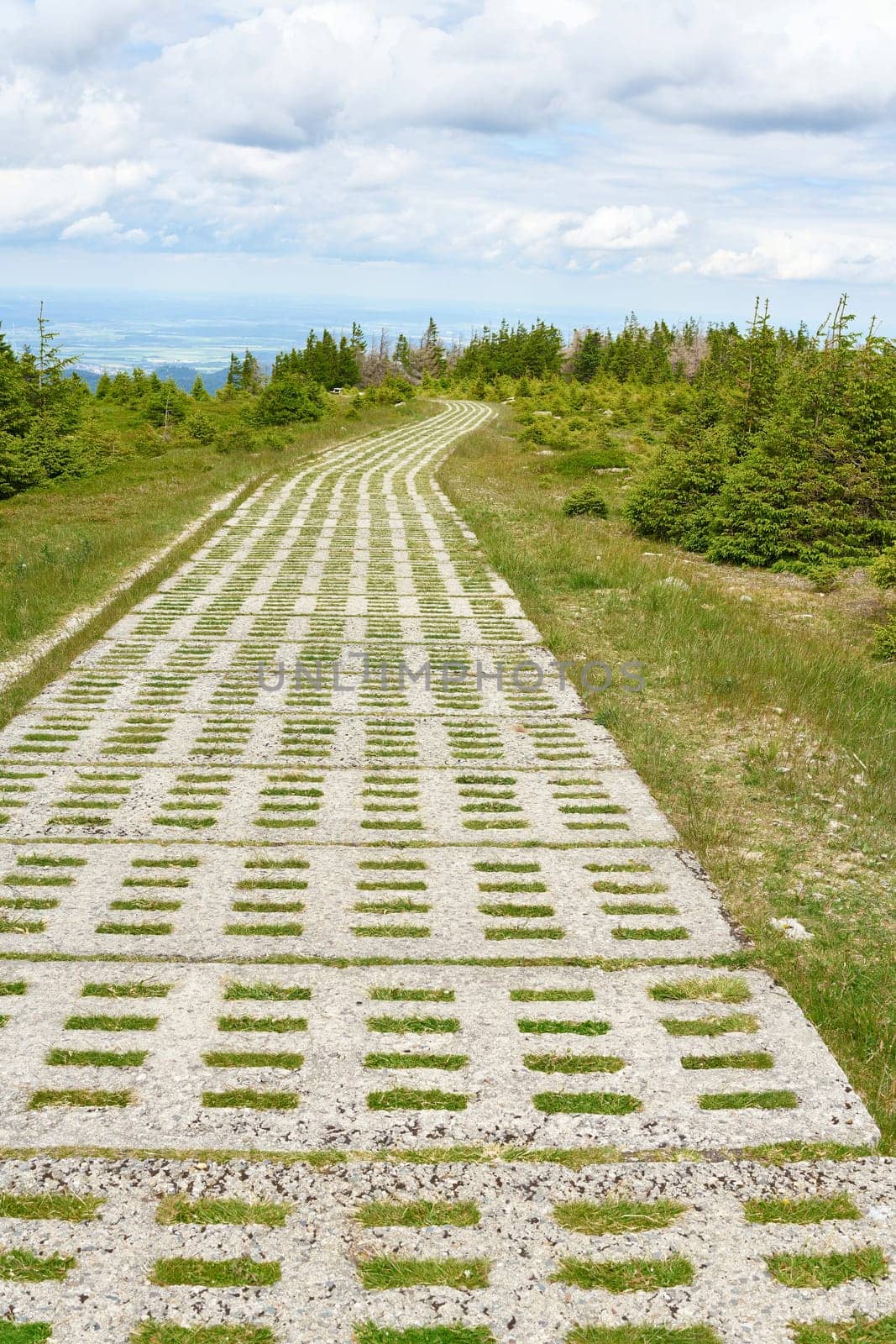 the Harzer Grenzweg belonging to the green belt near the summit of the Brocken. The green belt marks the course of the former inner-German border.