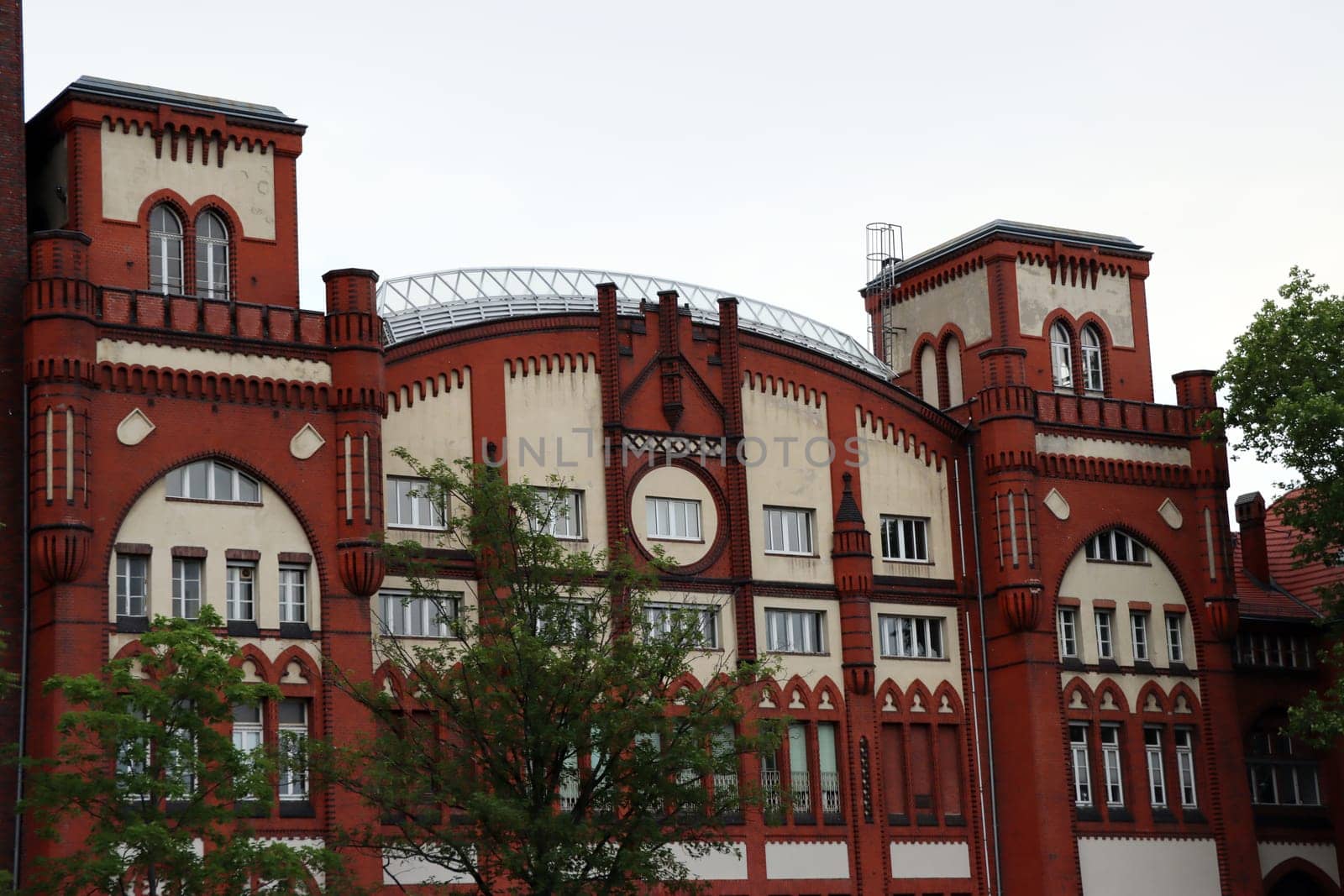 historische Schaufassade im Stil der märkischen Backsteingotik des mit Erdgas betriebenen Heizkraftwerks Charlottenburg, Deutschland, Berlin