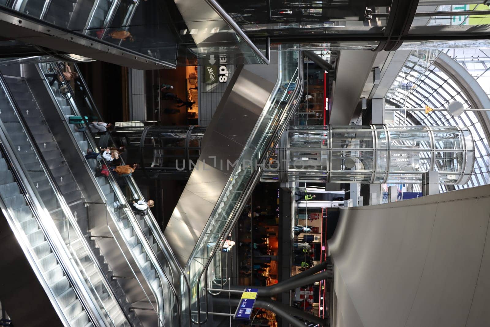 Innenansicht des berliner Hauptbahnhofs, Deutschland, Berlin