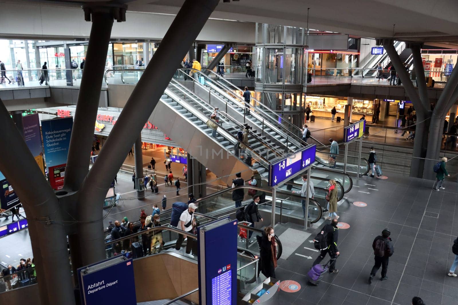Innenansicht des berliner Hauptbahnhofs, Deutschland, Berlin