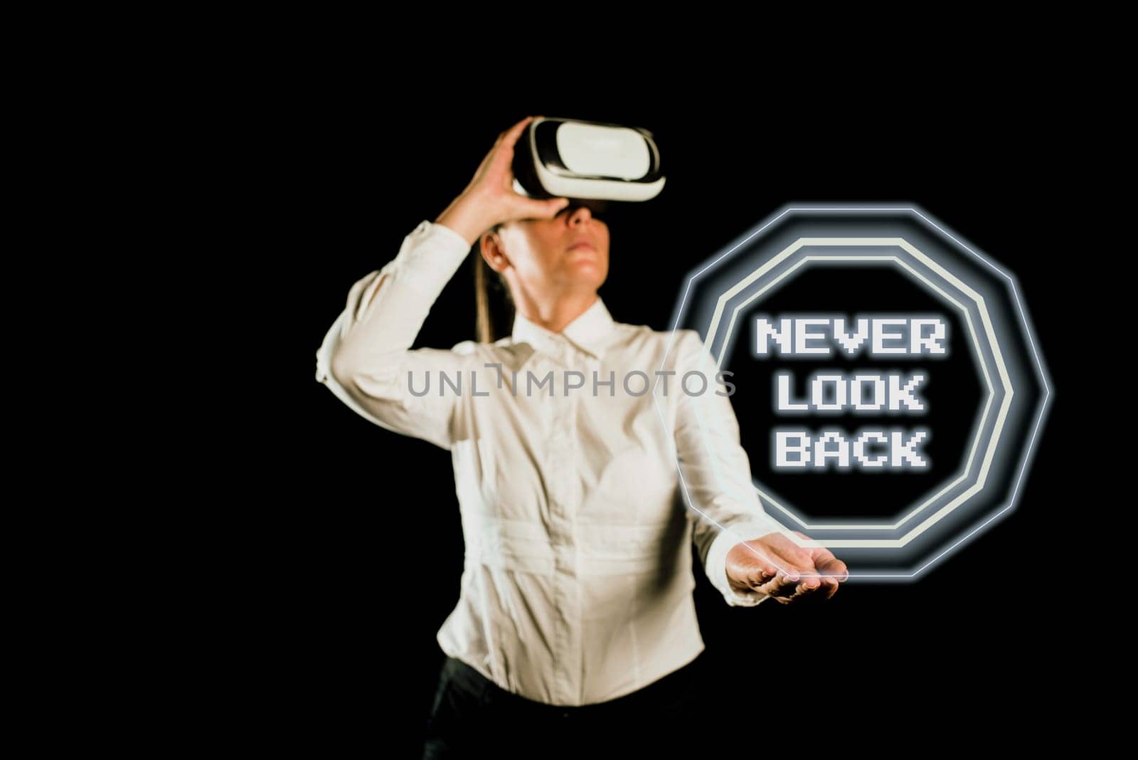 Sign displaying Never Look Back, Concept meaning Do not have regrets for your actions be optimistic Comic Speech Bubble In Bang Shape Representing Social Media Messaging.