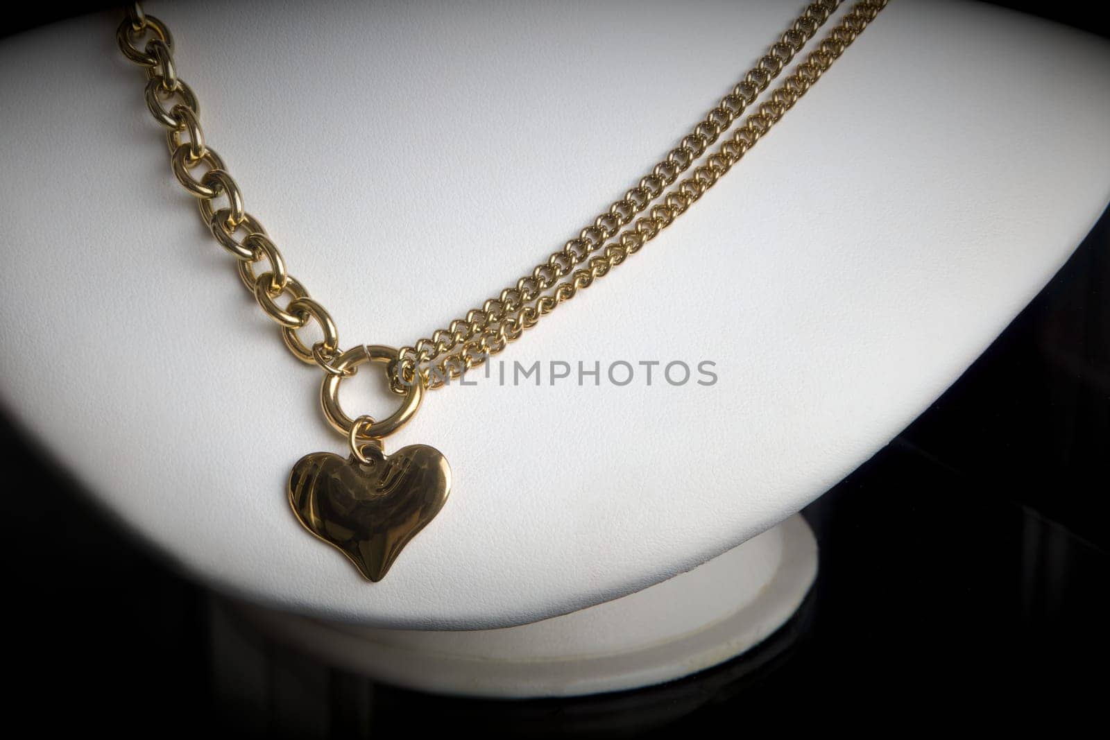 gold chain for woman jewelry necklace valentine's day heart pendant love and romance luxury fashion