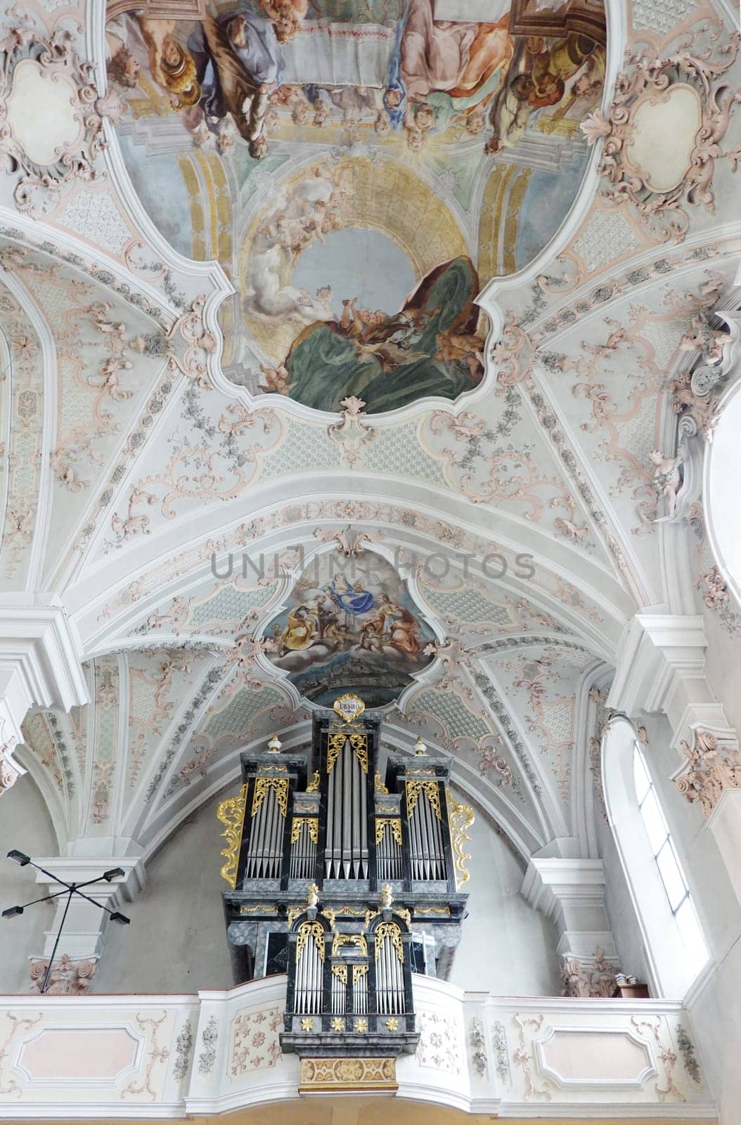 Barocke Pracht in der Pfarrkirche St. Virgil, Tirol, Oesterreich, Rattenberg