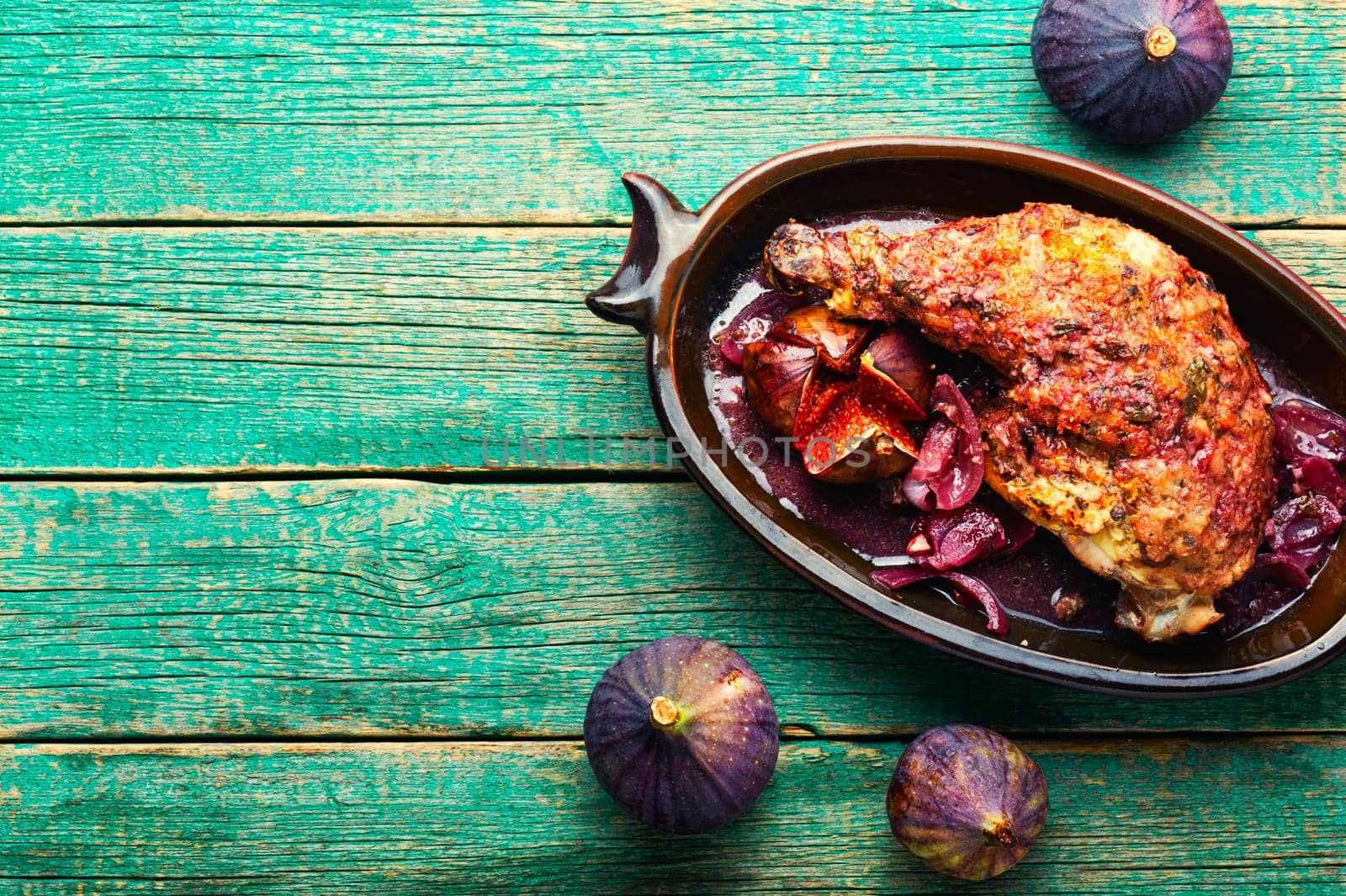 Appetizing chicken thigh roasted with autumn figs