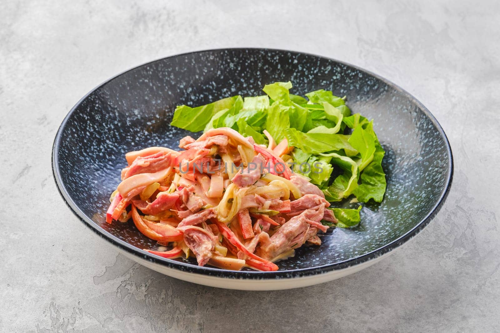 Salad with pulled beef and vegetables