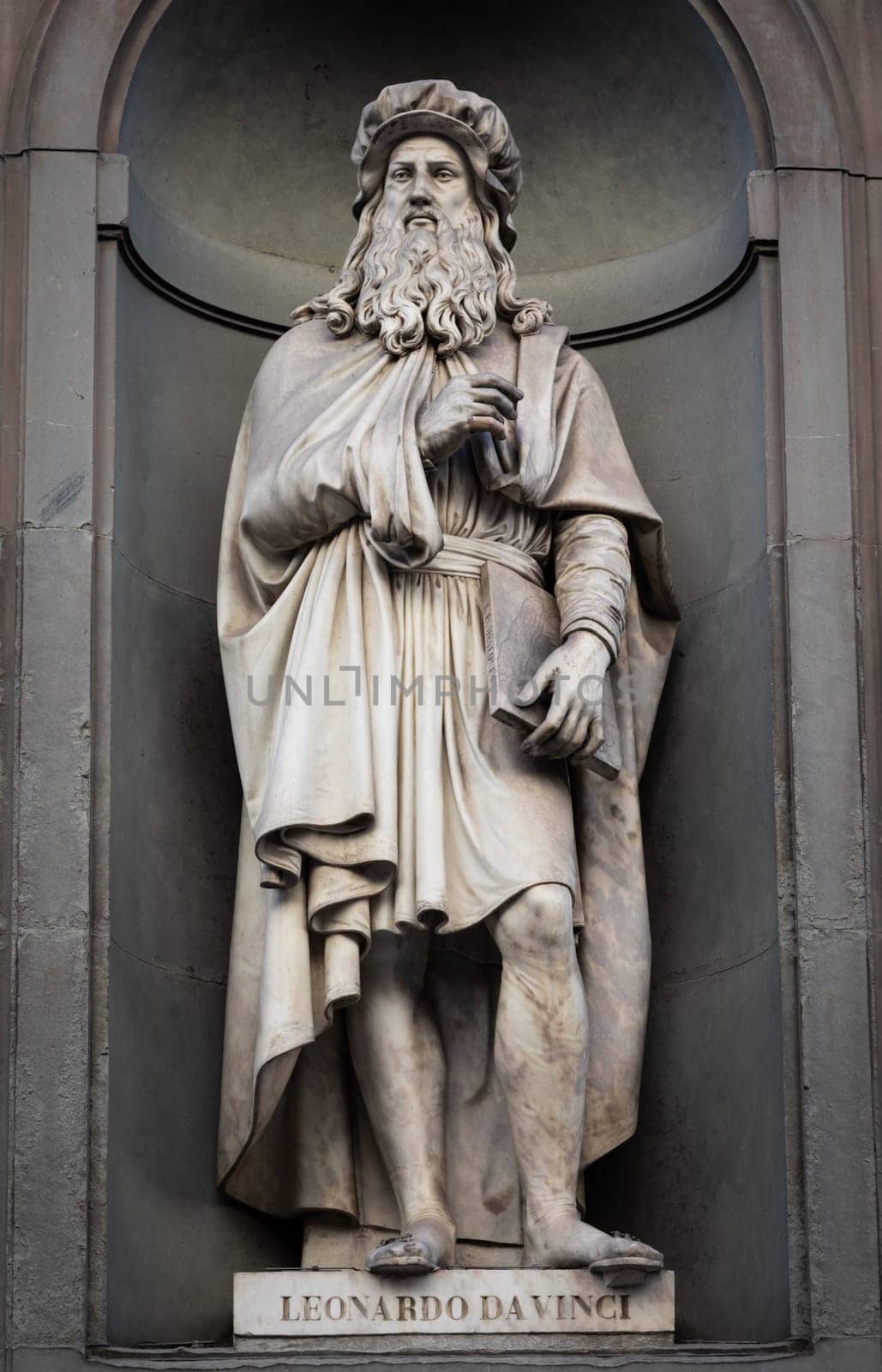 Leonardo da Vinci - Statue of the genius, located in front of Uffizi Gallery in Florence, Italy, public area