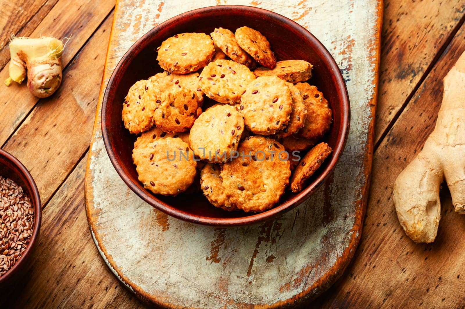 Delicious crackers with ginger and flax. Vegetarian cookies.