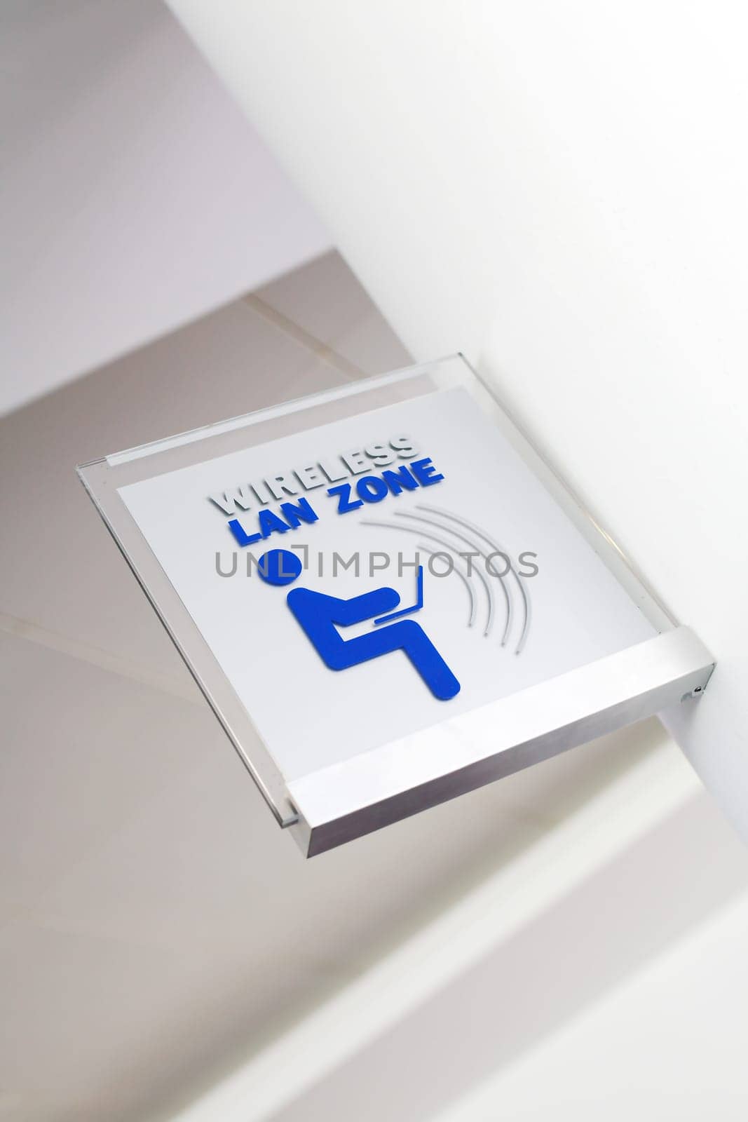 Wireless LAN zone for internet connection