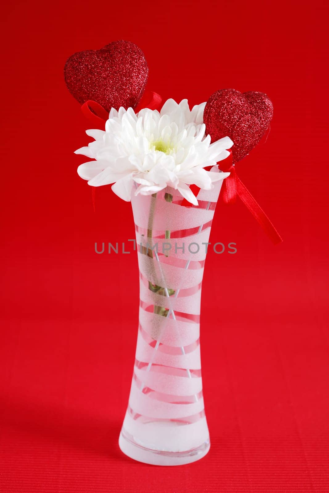 Two hearts with flower in red tone