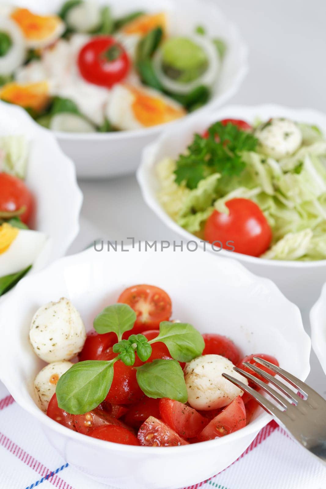 Small salad, low calorie eating