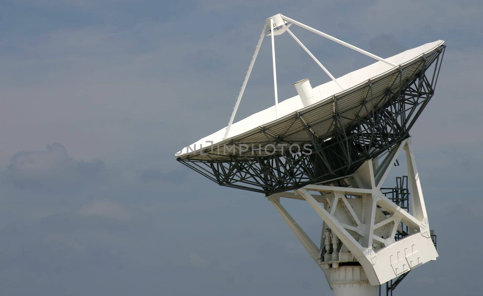Satellite Dish at a launch tracking station at Kennedy Space Center, FL    PHOTO ID: KSCRadar00006_RJ (or 16)