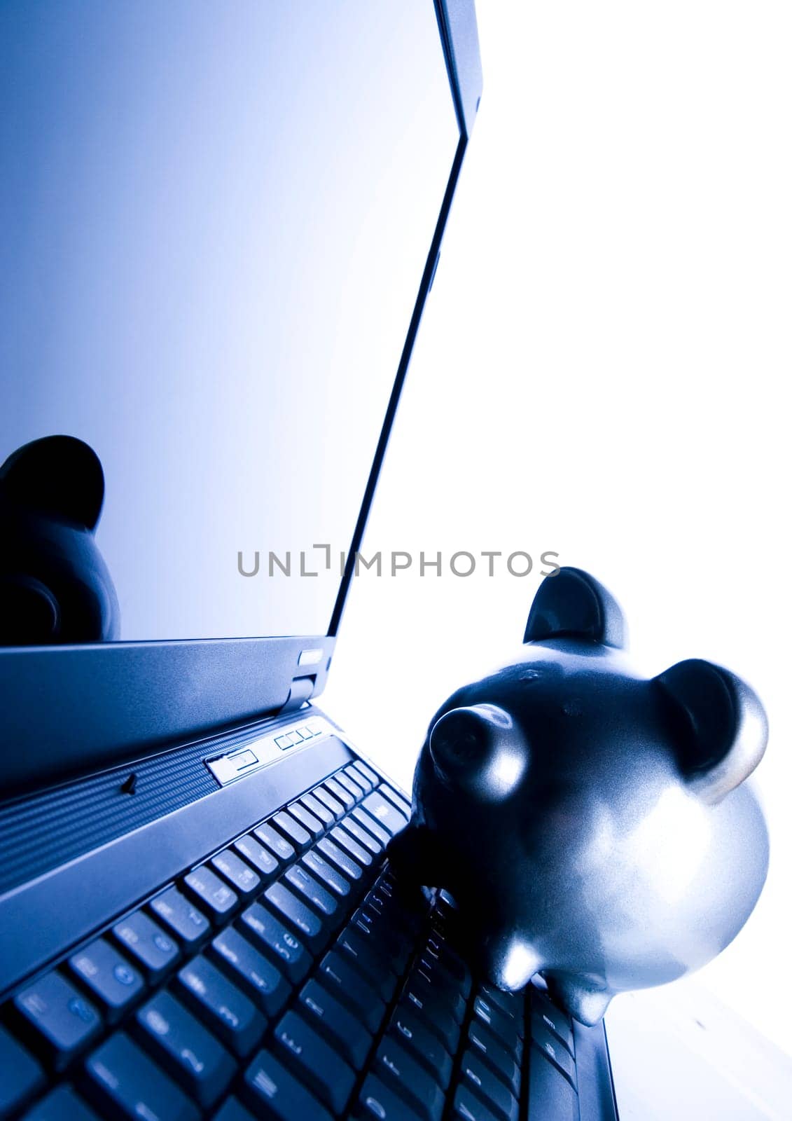 Piggy bank on jigsaws & on the colorfull background