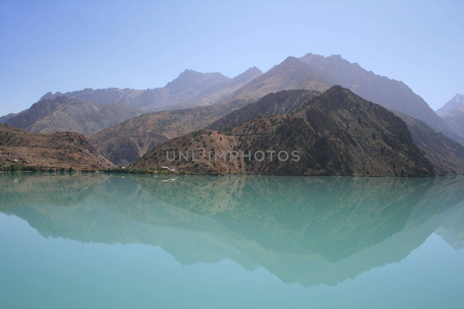 Mountains' reflextion in the water of the lake