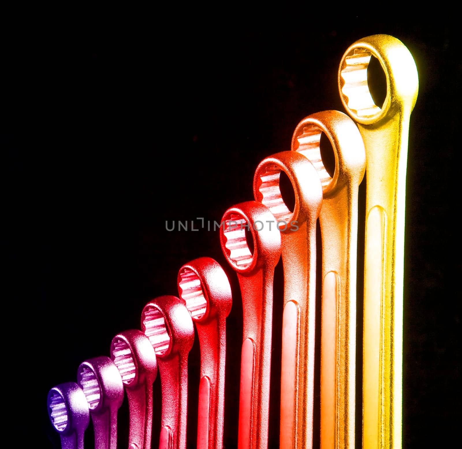 Multi coloured spanners
