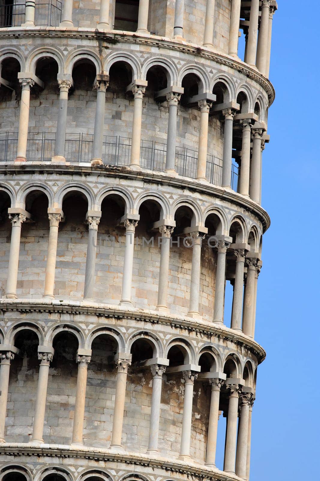 Of course it's the leaning tower of Pisa.