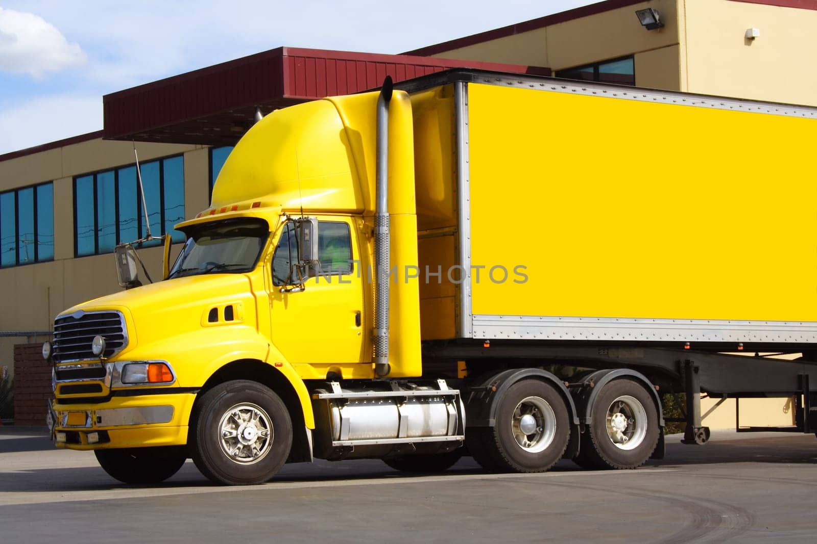 Articulated semi truck