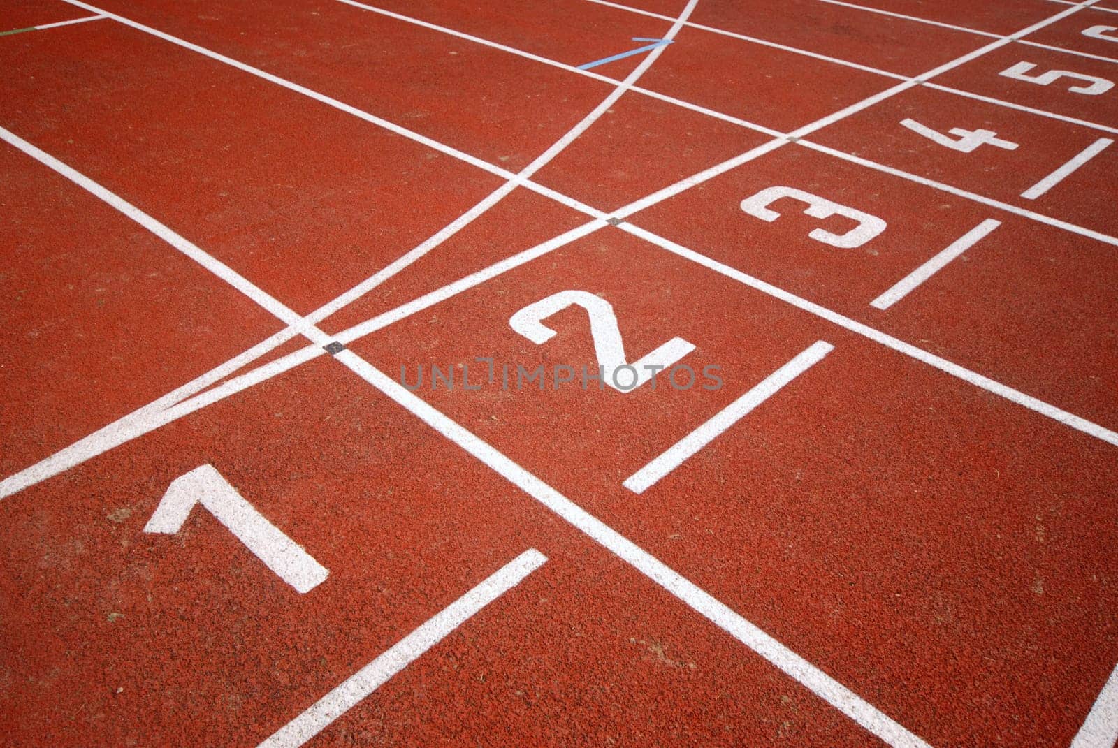 numbers of a racetrack, on red tarmac, for runners