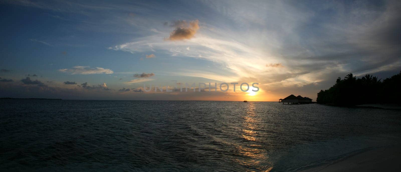 Sunrise on the Indian ocean - maldives