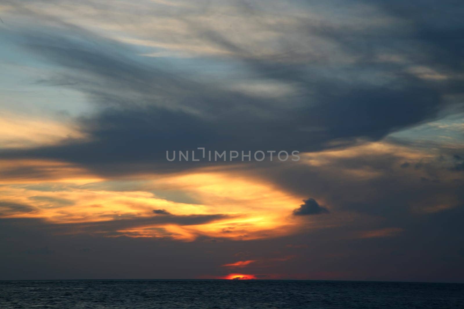 Sunrise on the Indian ocean - maldives