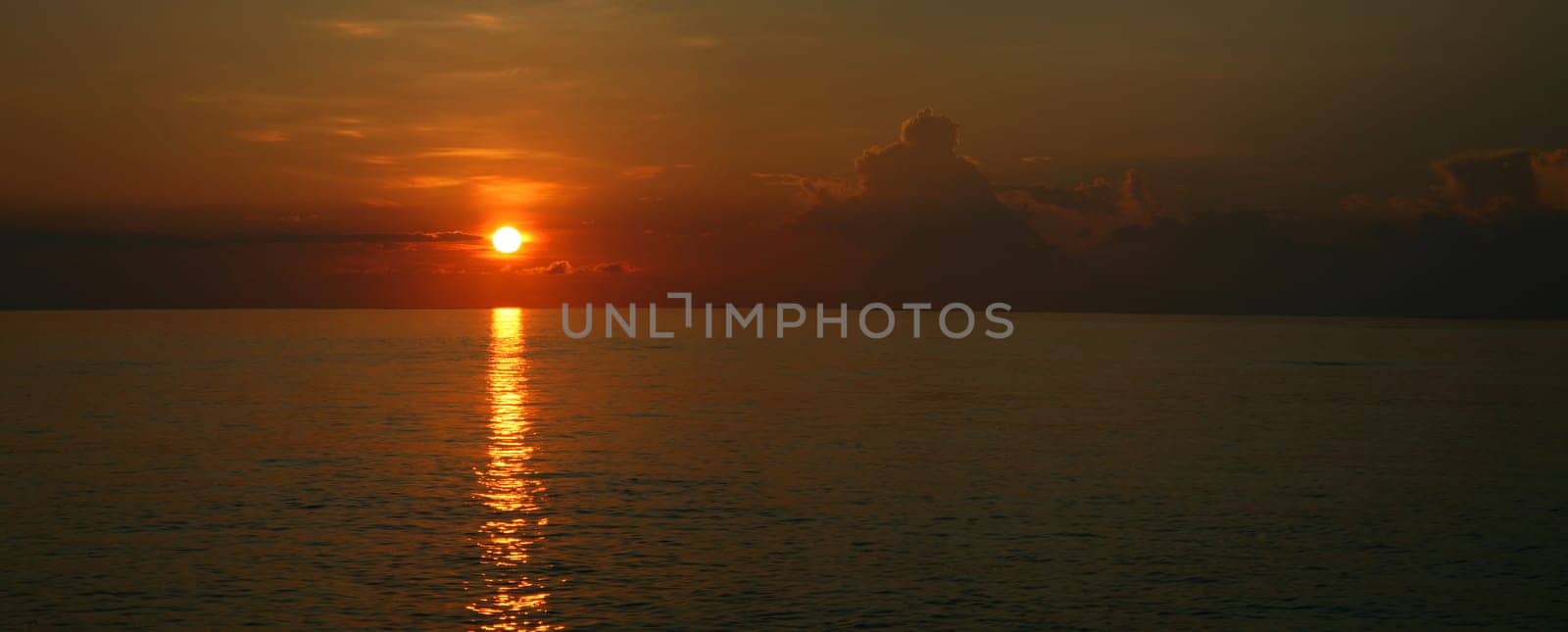 Sunrise on the Indian ocean - maldives