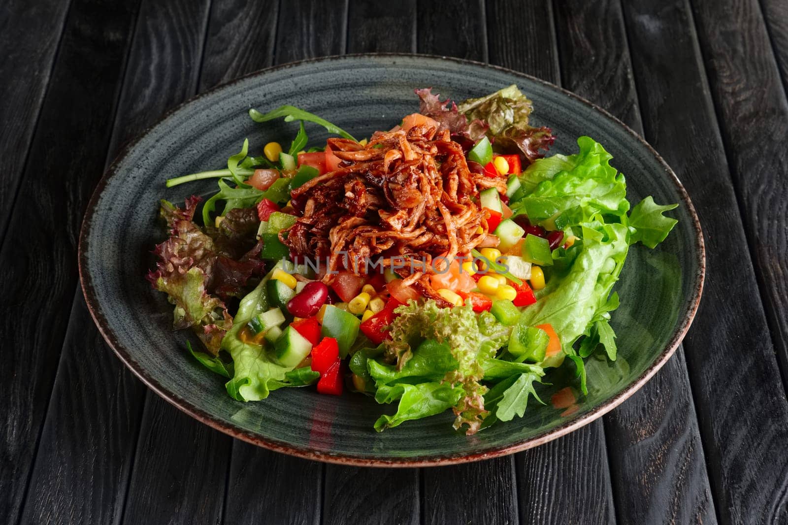 Salad with fresh vegetables and beef