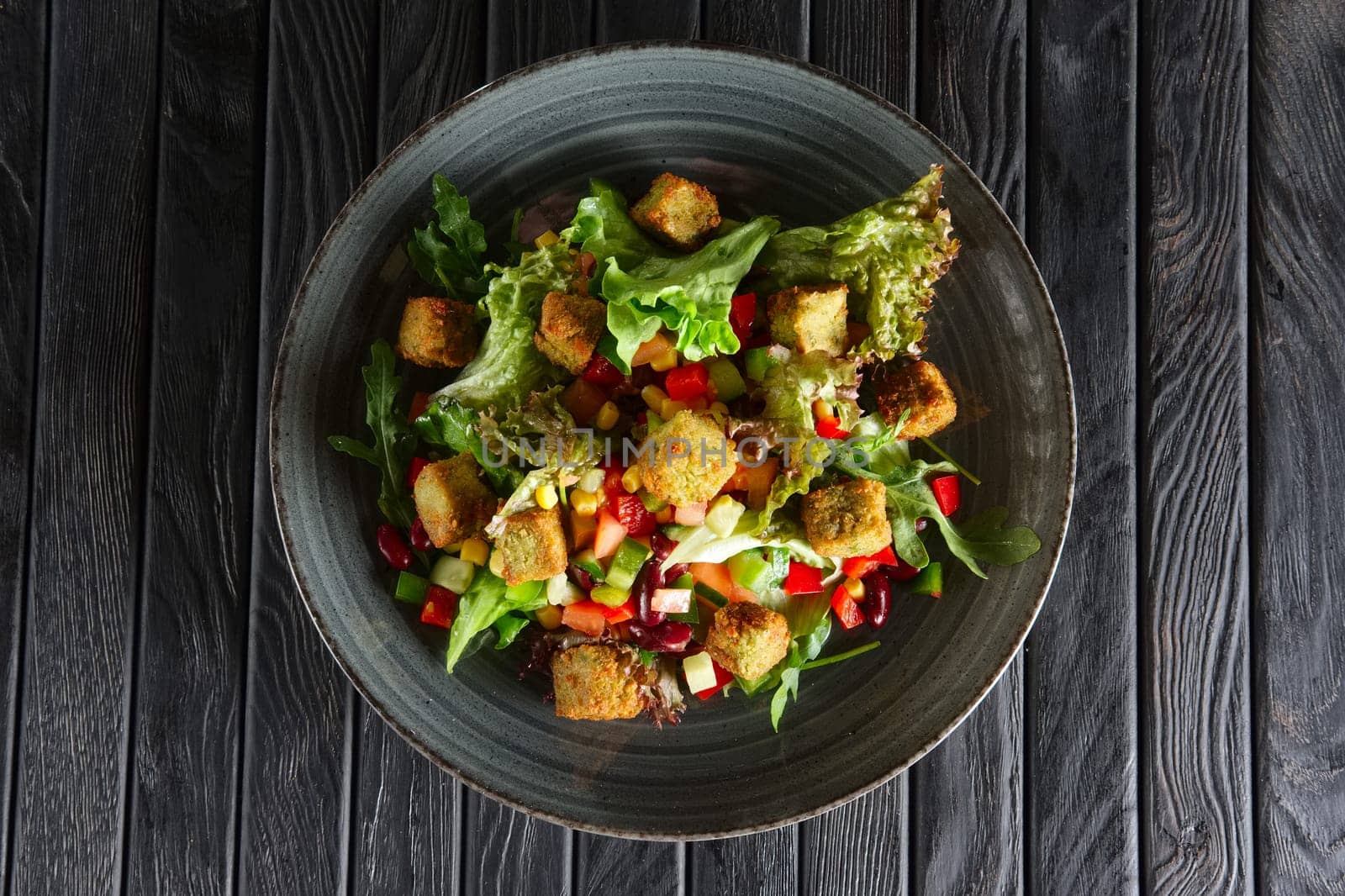 Salad with beans, falafel and vegetables