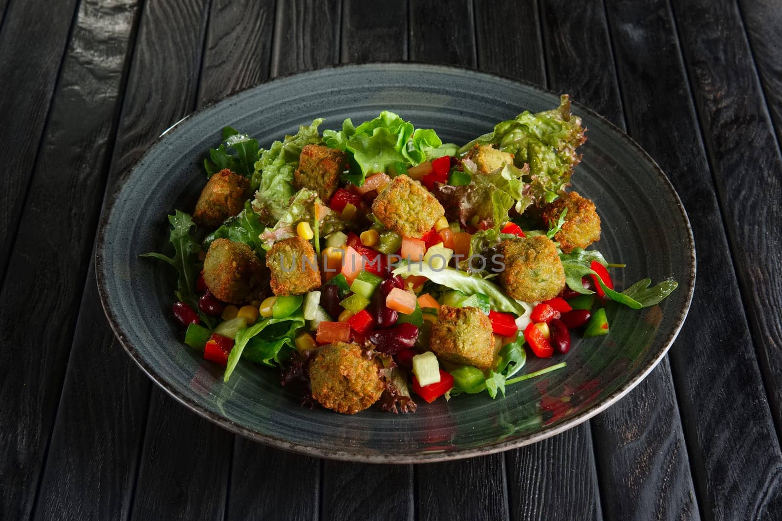 Salad with beans, falafel and vegetables