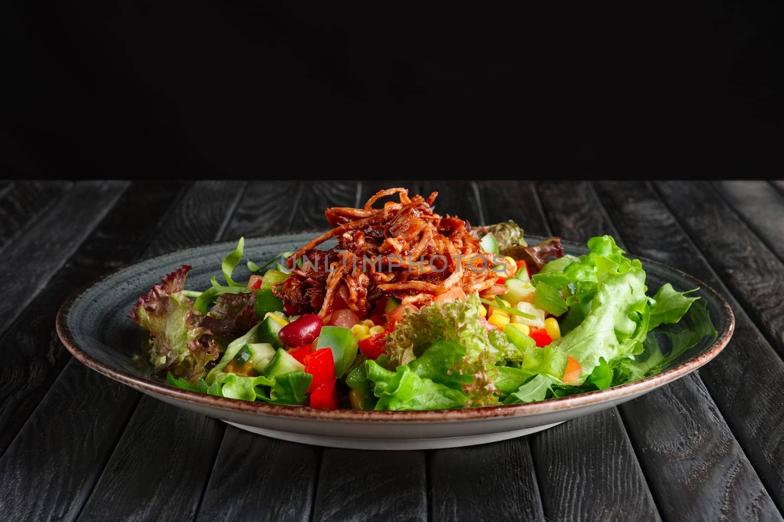 Salad with fresh vegetables and beef