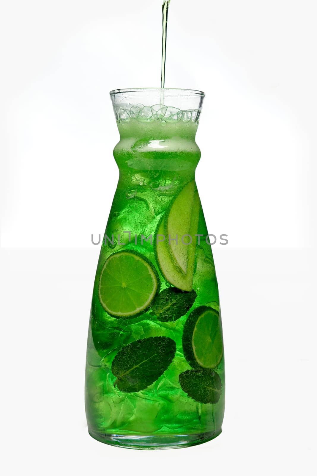 Filling up the jar with icy apple and lemon drink.