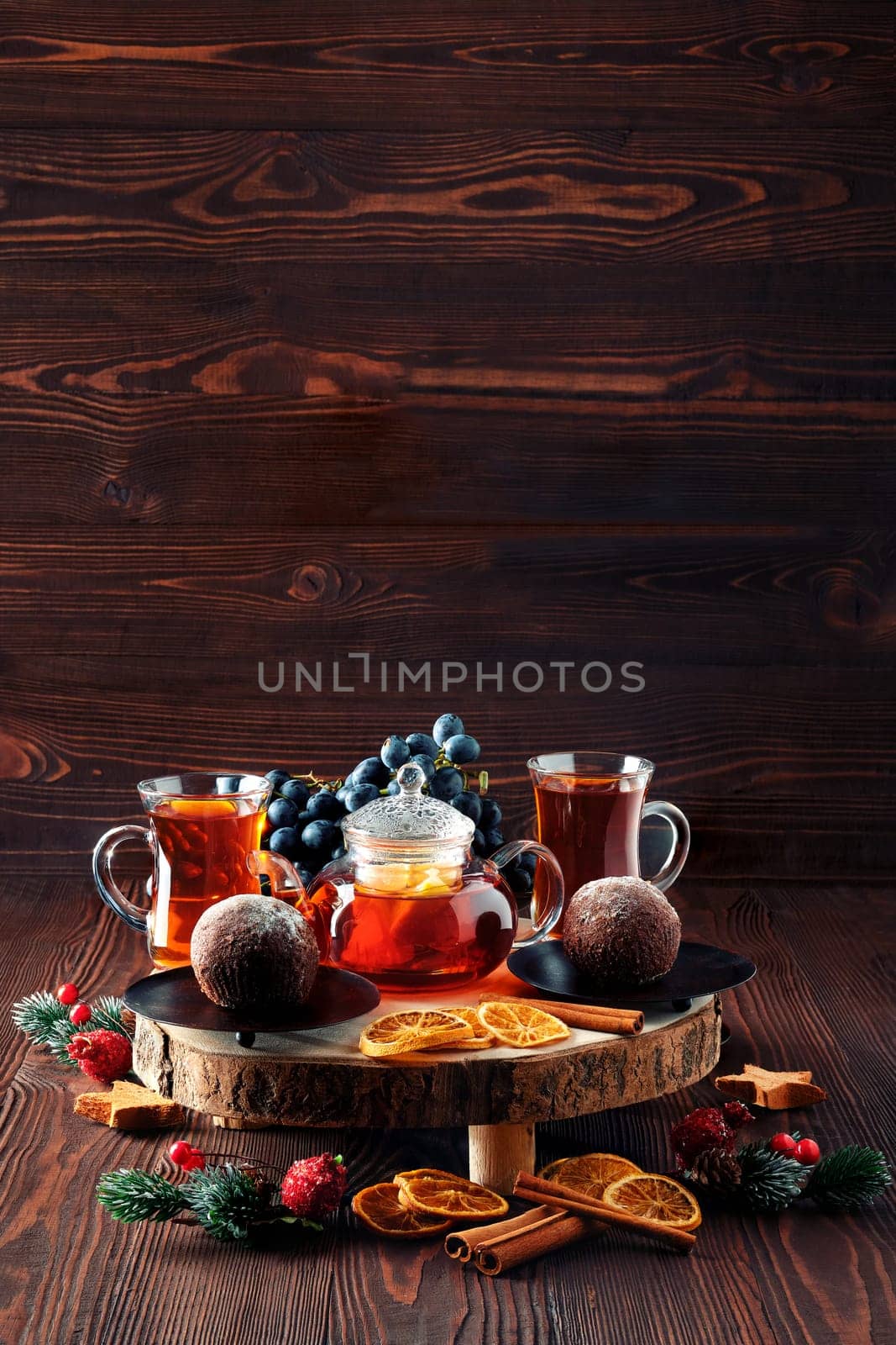 Christmas tea - grape and lemon tea with chocolate cake