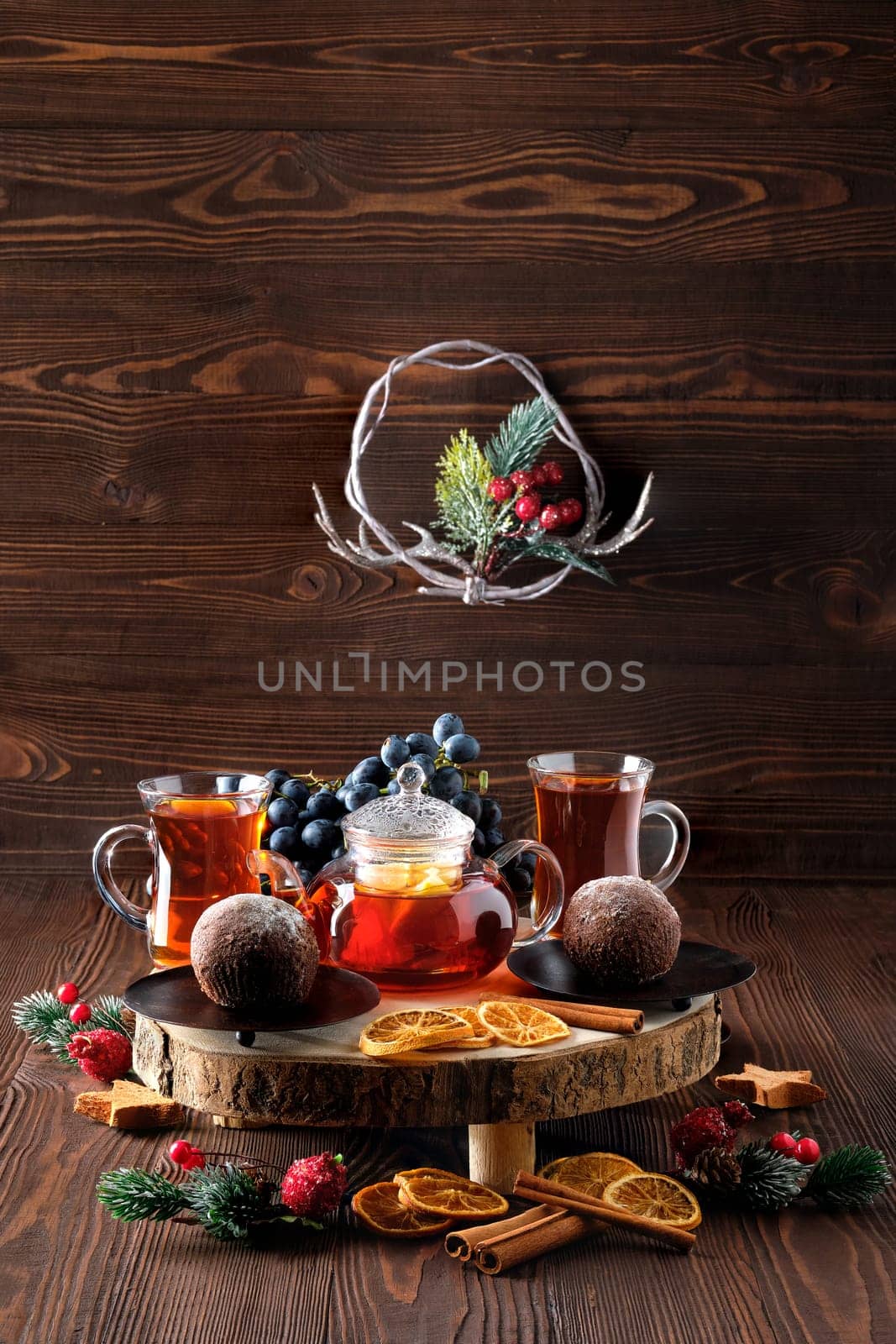 Christmas tea - grape and lemon tea with chocolate cake