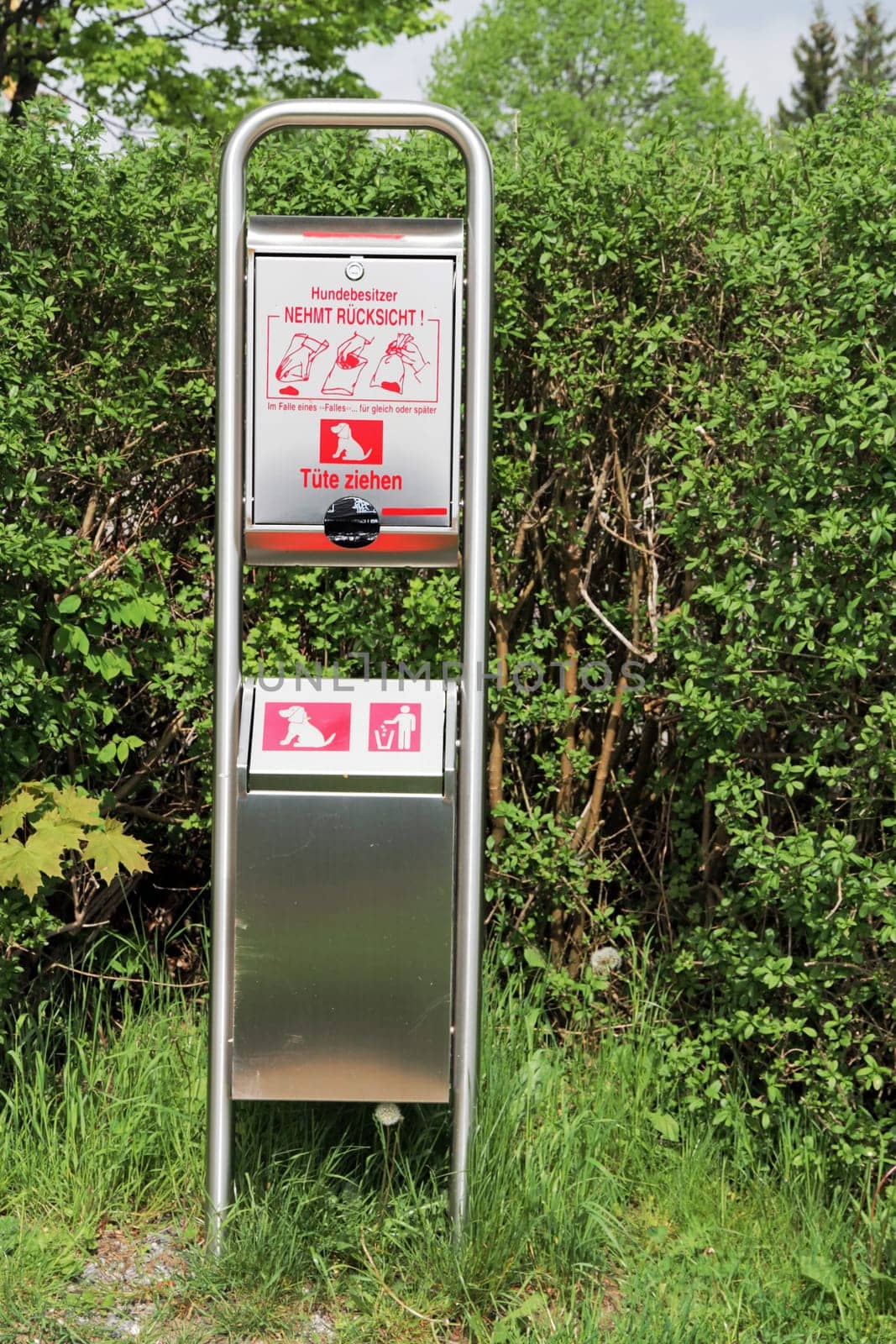 Platiktüte for dog feces. Dog owners should keep nature clean