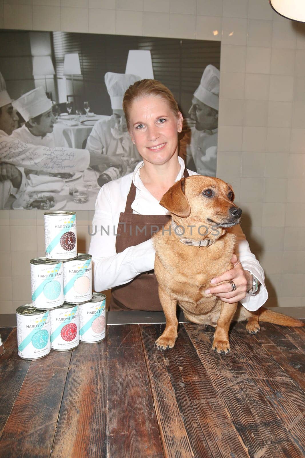 Cornelia Poletto with dachshund "Franz"" (7 years old from the shelter),press event for the start of the ""HARDYS TRAUM EDITION CORNELIA POLETTO"" dog food,in the Cucina Cornelia Poletto,Hamburg,19.05.2015"