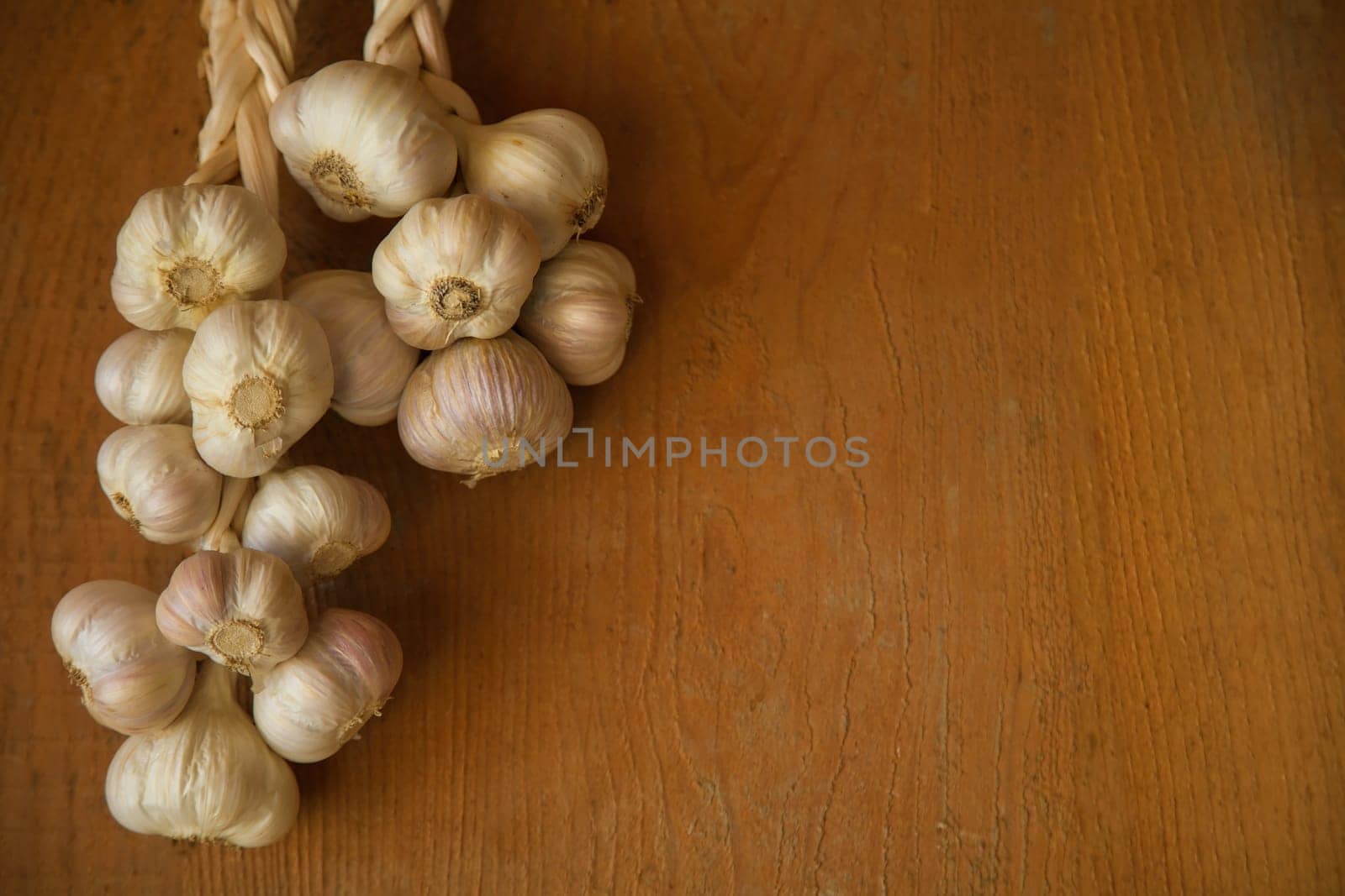 garlic spices organic food ingredient kitchen table healthy eating wooden background