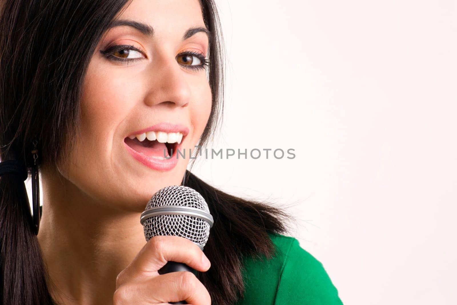 Pretty Vocalist