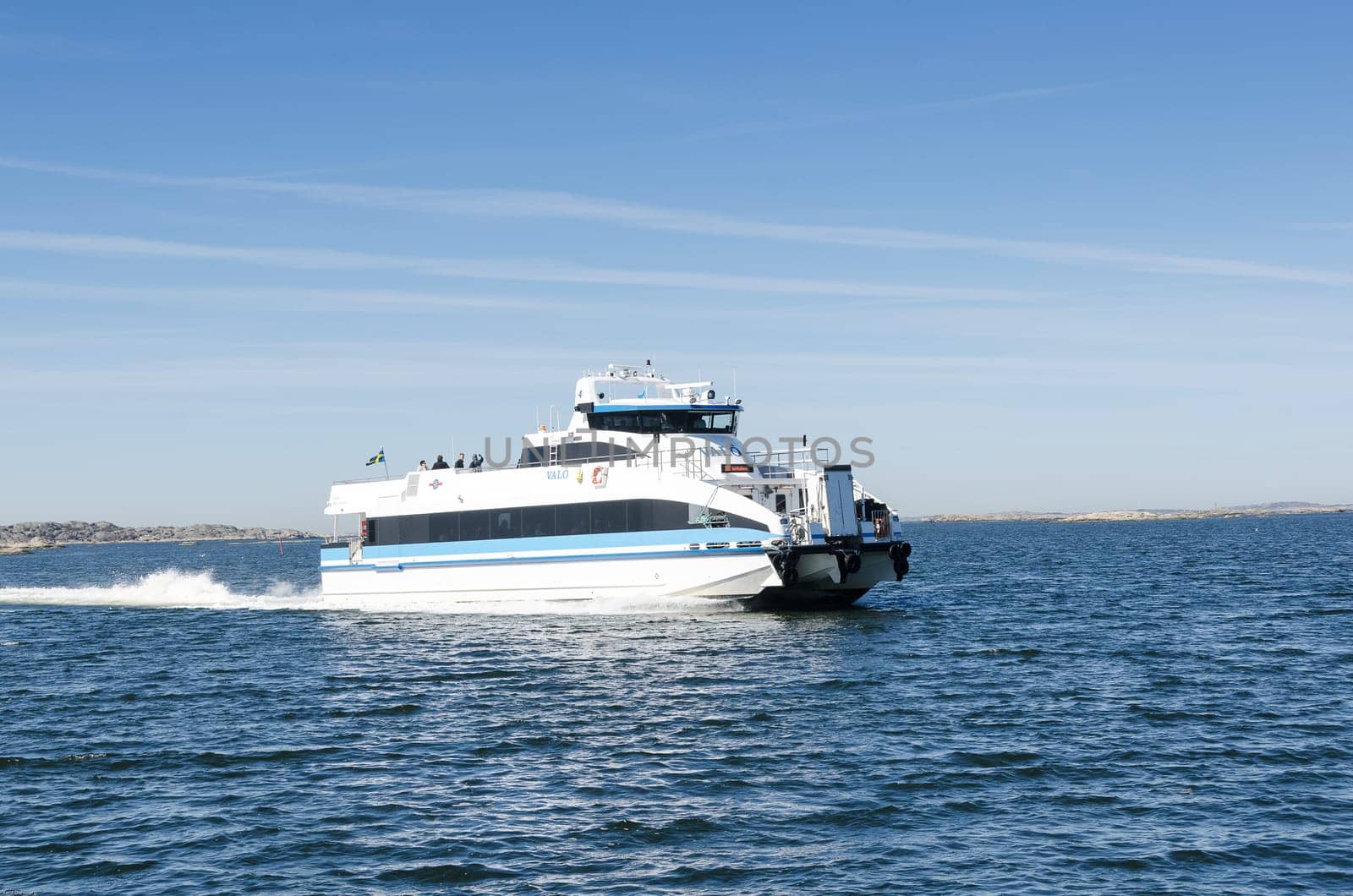one boat with passanger in Gothenburg giong out to the island