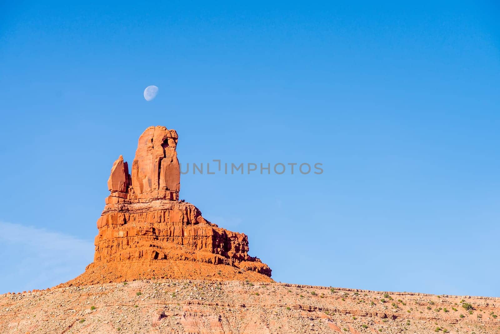 monument valley setting hen monument