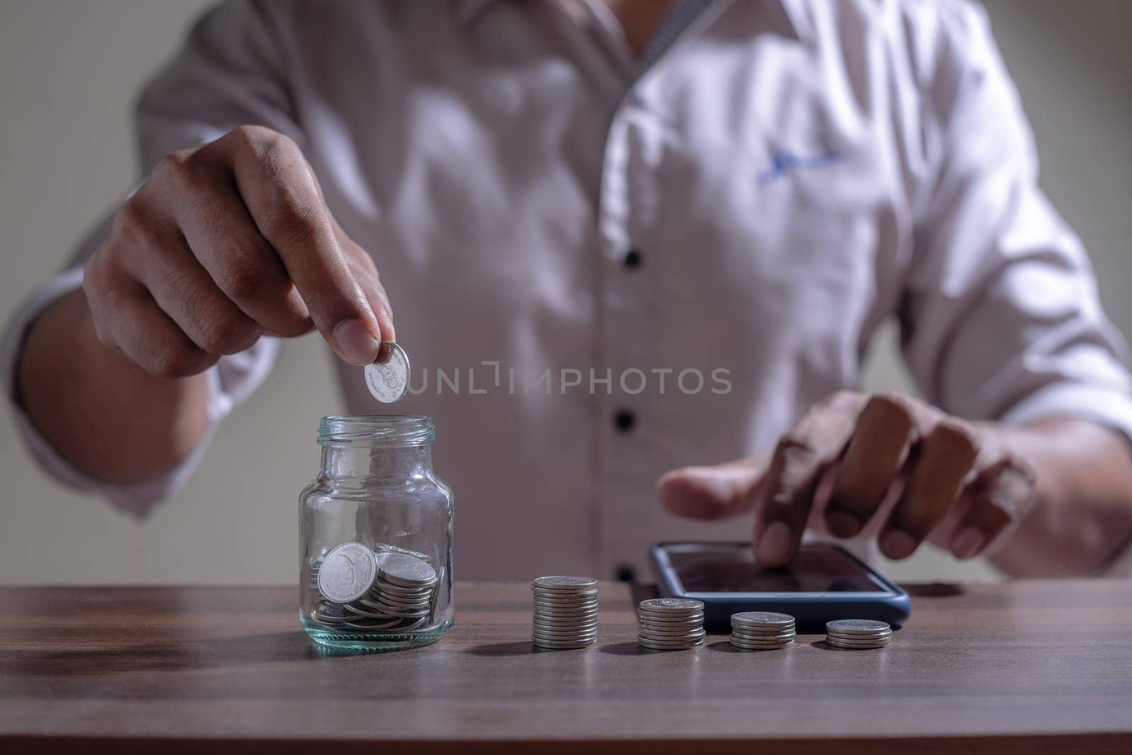 Online Banking And Internet Banking Savings Concept, Online Investment Savings, Online Stock Investors, Internet Financial Transactions, Save Monney for Investors Using Internet to Trade Stocks or Trade Fund