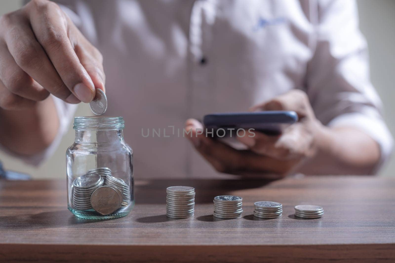 Online Banking And Internet Banking Savings Concept, Online Investment Savings, Online Stock Investors, Internet Financial Transactions, Save Monney for Investors Using Internet to Trade Stocks or Trade Fund