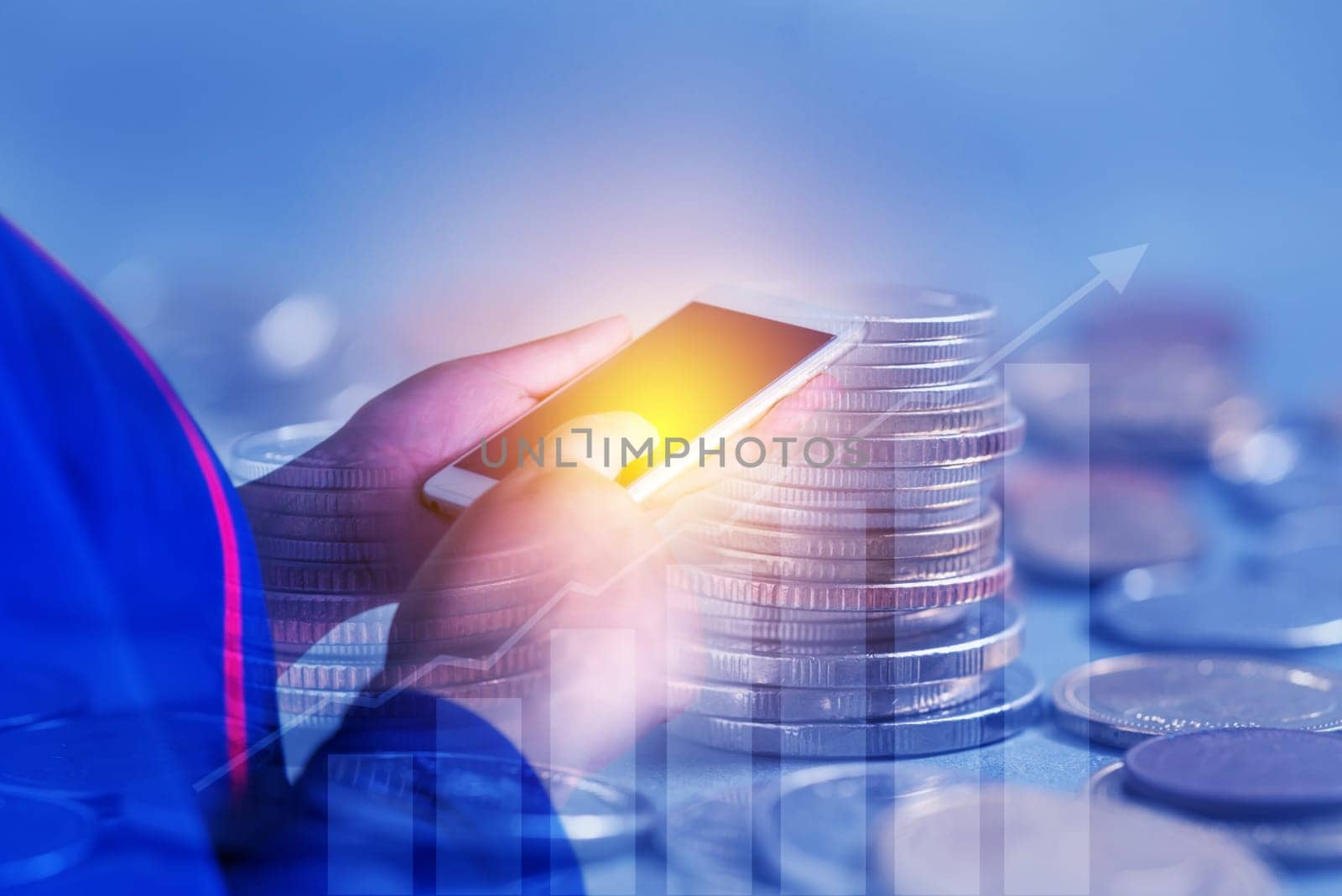 Investor online saving concept, Online Investment Savings, Online Stock Investors, Internet Financial Transactions, Save Monney for Investors Using Internet to Trade Stocks or Trade Fund