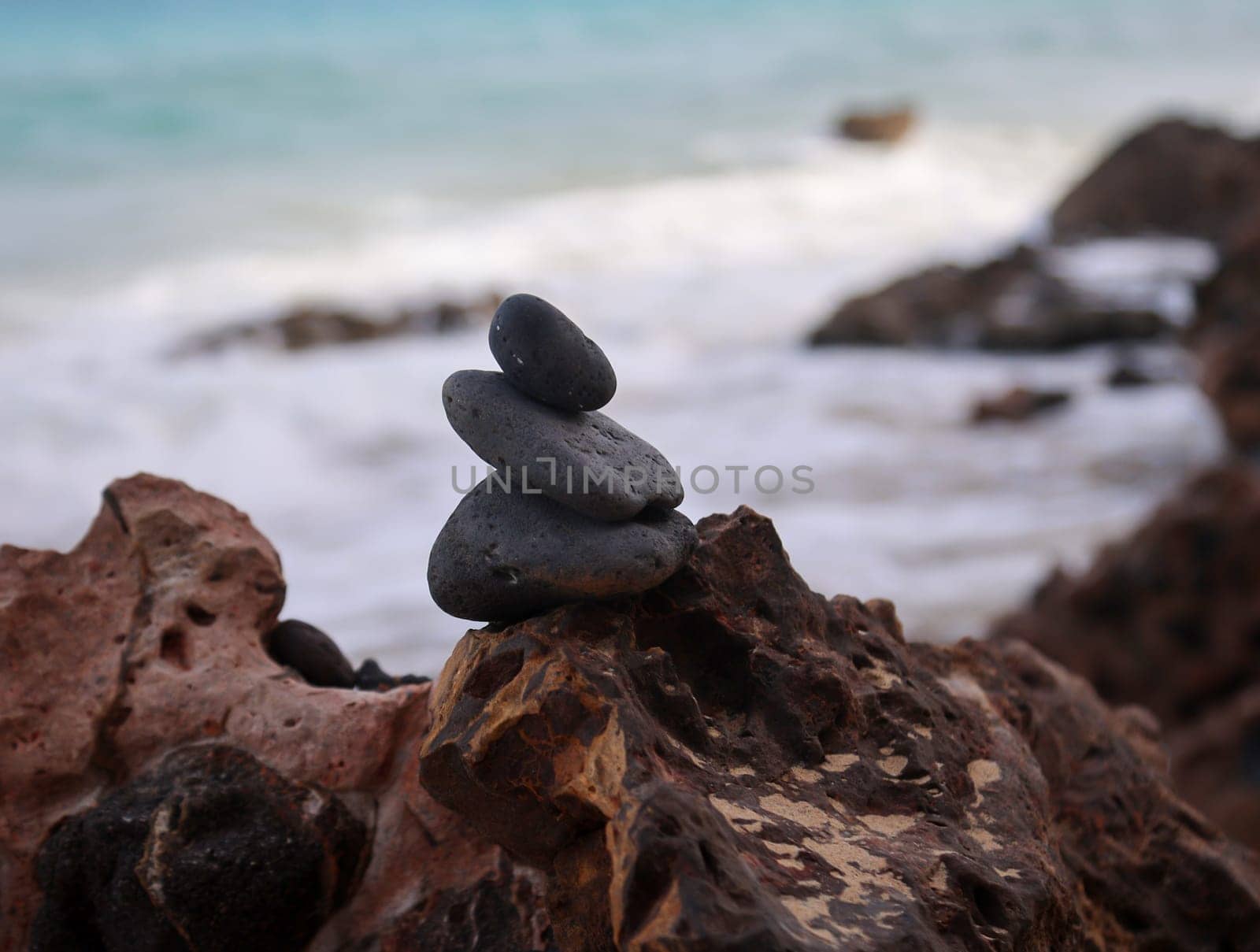 Many stones balancing as a pyramid, stacked on top of each other.